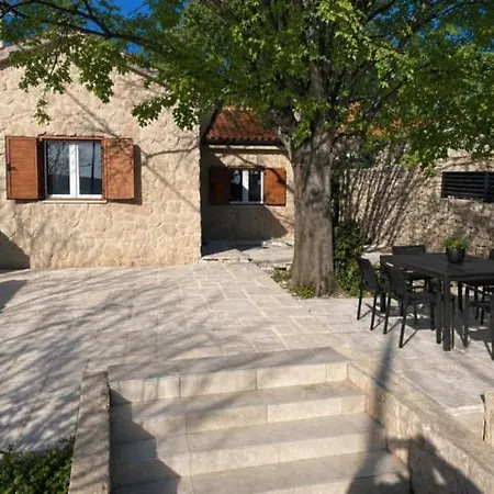 Villa Mirna, With Private Pool Near Sibenik